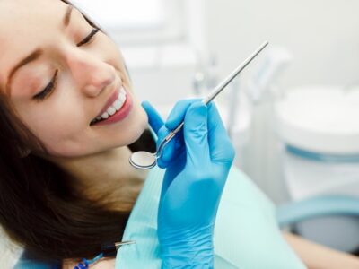 happy-woman-with-great-smile-clinic_1153-658